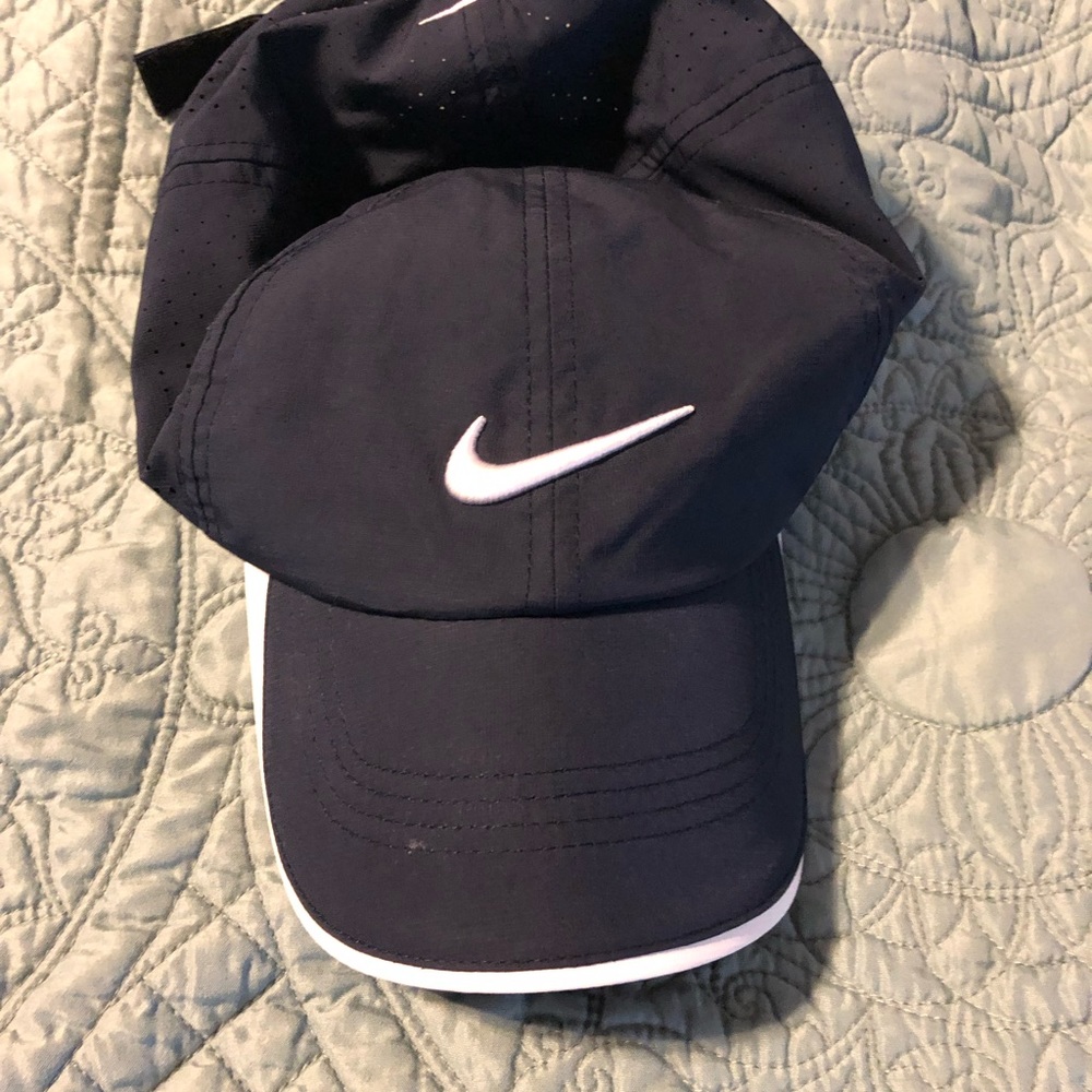 Nike Golf Hat 🧢 with Velcro strap on back of hat